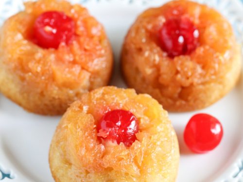 Pineapple Upside Down Cake in a Cast Iron Skillet - Amanda's Cookin' - Cake  & Cupcakes