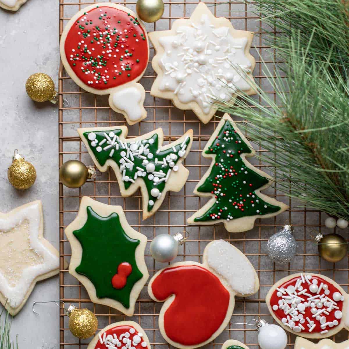 Pilsbury Cookies For Decirating : 2 / Add your choice of sprinkles and call it a day.